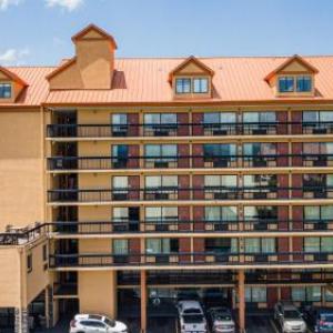 Mountain Vista Inn & Suites - Near the Island inPigeon Forge