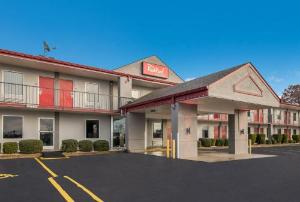 Red Roof Inn & Suites Jackson, TN, Jackson