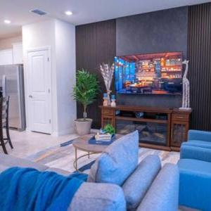 New Home w Heated Pool & BBQ Grill