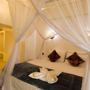 Emerald Palm Courtyard Hotel