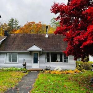 Catskills Quaint Cottage with Peloton Minutes from Hiking
