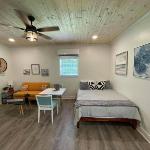 Beautifully Renovated Studio 2 miles from Marina!