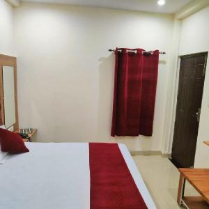 Hotel Raj - Near Railway Station