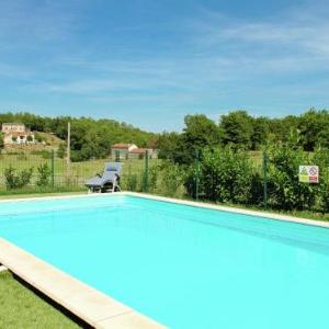 Picturesque Holiday Home In Les Junies with Swimming Pool