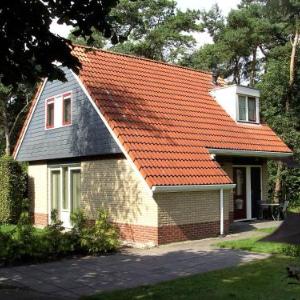 Tidy holiday home with garden near De Lemelerberg