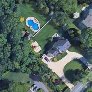 North Fork Oasis: Heated Pool Hot tub Steps to the beach!