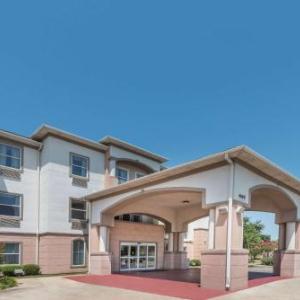 Super 8 by Wyndham Fort Worth North\/Meacham Blvd hotel in Fort Worth