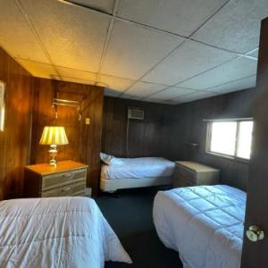 Seasonal Cabin sleeps 6
