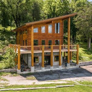 Panoramic Paradise 3BR Cabin with Idyllic Views