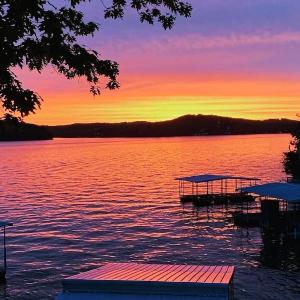 Lakeside Bliss Your Ozarks Getaway