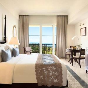 Comfortable 1 BR White Deluxe Room IR114A