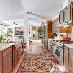 New! Grand Manor - Close to Tamarack and Lake Cascade - Pet friendly - fenced yard - trailer parking