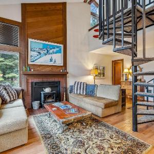 New! Brundage Meadows 1 - Bright cozy - 2story - wood stove - forest views - by trails lake town