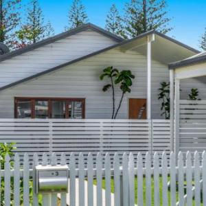 High Three - Charming Beachside Retreat in the Heart of Yamba - Holiday Yamba