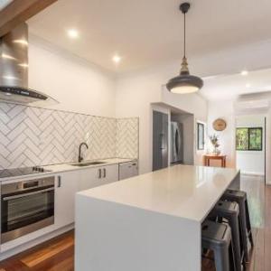 THE Elks - Pet Friendly Home in Town - Holiday Yamba