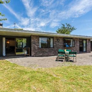 Lakeside Serenity - Taupo Holiday Home