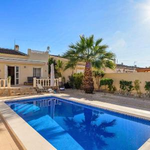 House with private pool