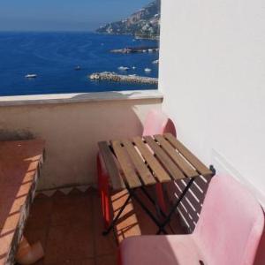 La stanza sul Porto di Amalfi camera piccina piccina con bagno privato e terrazzino vista mare