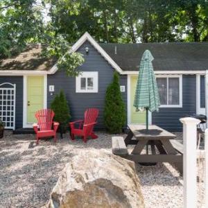 Cottage 1-2 -2 Bedroom 1 Bath End Unit with Kitchenette Private Courtyard Pet Friendly fee applies