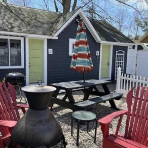 Cottage 5-6 - 2 Bedroom 1 Bath End Unit with Kitchenette Private Courtyard Pet Friendly fee applies