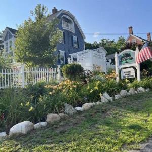 Main House - 3 Story 5 Bed 3 Bath Private Deck Courtyard Pet Friendly fee applies