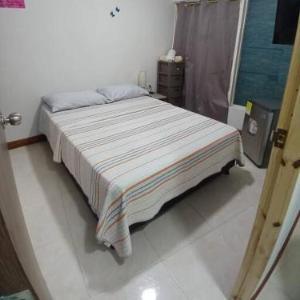 Confortable y Central Habitación a 1 cuadra de la playa de Spratt Bight