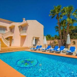 Villa Luna Feliz by Abahana Villas