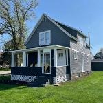 3 Bedroom House with Lake Pepin views with access to shared pool Lake City