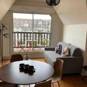 Nice 41 M With Balcony Near The Beach