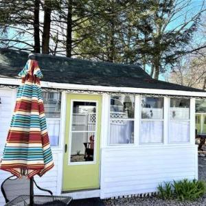 Cottage 7 - Stand Alone Queen Bed Child Loft w Twin Private Bath Kitchenette Pets Allowed Fee applies