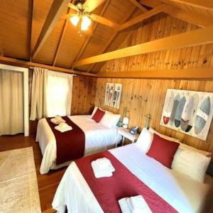 Cottage 11 - Double Queen Beds plus Child Loft w 2 Twins Private Bath & Kitchenette Pets Allowed Fee applies