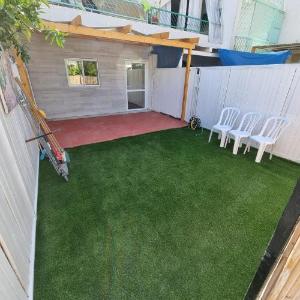 garden apartment 7 min walk to the beach