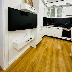 Lit Apartment
