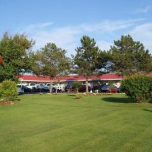Hotels near Showplace Performance Centre - Blue Jay Motel