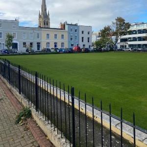 F1 Town Centre Walk to Races! Sleeps 4