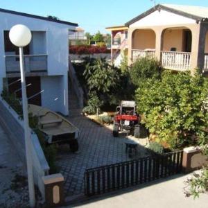 Apartments with parking space Vir - 19547