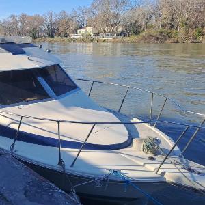 BATEAU à Quai