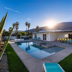 Villa Mosaic Vibrant Palm Springs Retreat