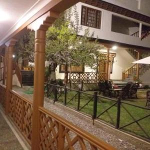 Hotel Kang Lha Chen