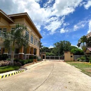 2 Bedroom and 1 Bedroom Apartments with Private Pool and Gym