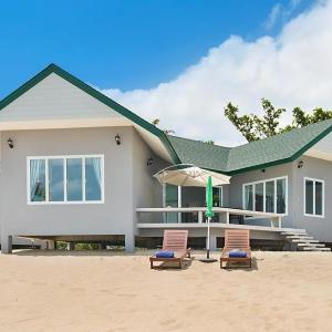 The Moonrakers Beachfront Villas