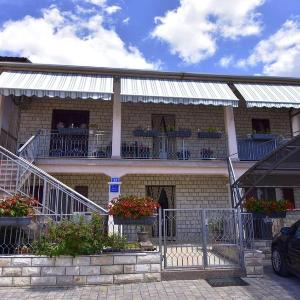 Apartments with parking space Murine Umag - 22510
