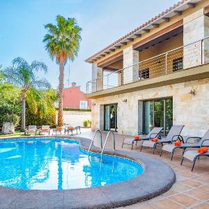 Villa Amanda Beach by Villa Plus