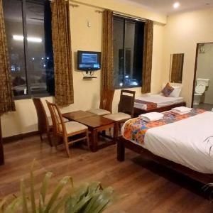 FabHotel Golden Manor Inn