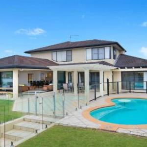 Nirvana Waters - Absolute Waterfront Escape with Private Pontoon & Pool - Holiday Yamba