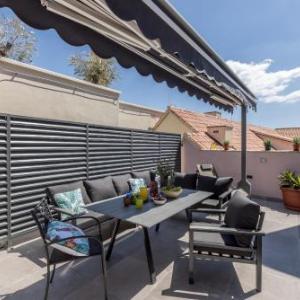 Main Square Duplex with Rooftop Terrace