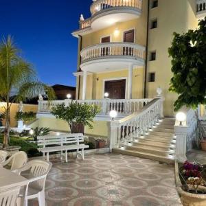 Villa Nicole House - Apartments & Suite