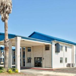 Super 8 by Wyndham Victoria / South / Hwy 59