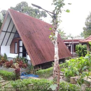 Jon's Paradise Villa and Resto