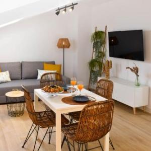 Holidays2Malaga Trinidad renovated 1 bedroom penthouse close to city center